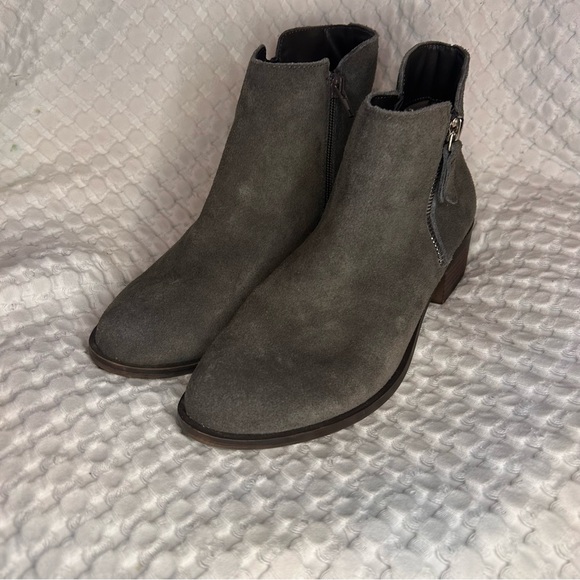 Kensie Galynn Suede Ankle Boots Gray Leather Zip Block Heel Women’s 8M - Picture 1 of 10